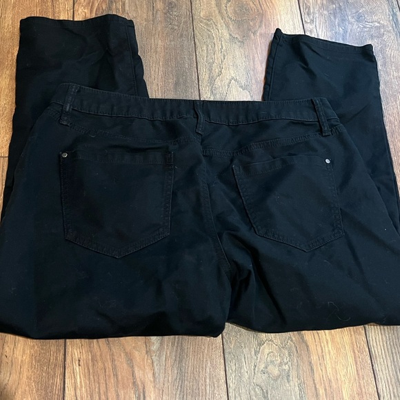 { apt 9 } woman’s black capri pants - Picture 4 of 6